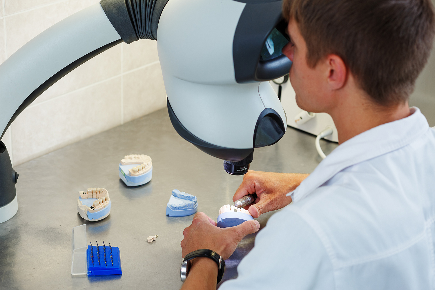 Собственная зуботехническая лаборатория